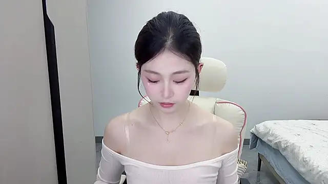 Snapshot of DYyyyyy-- chatting on February 1, 2026, 12:04 pm DYyyyyy-- online show from February 1, 2026, 12:04 pm