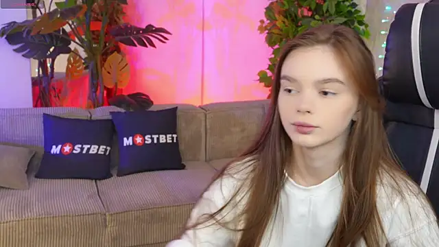 Snapshot of Zlata_Sky chatting on December 6, 2024, 3:33 pm Zlata Sky online show from December 6, 2024, 3:33 pm