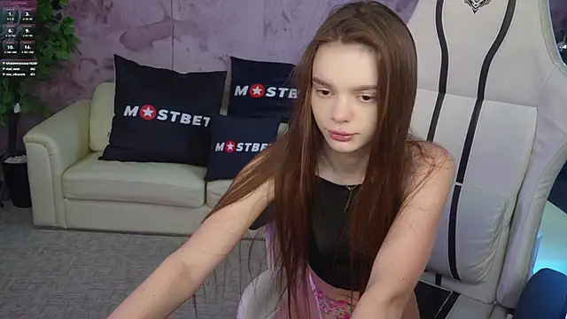 Snapshot of Zlata_Sky chatting on December 17, 2024, 7:37 pm Zlata Sky online show from December 17, 2024, 7:37 pm