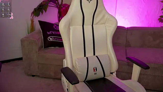 Snapshot of Zlata_Sky chatting on October 24, 2025, 2:46 pm Zlata Sky online show from October 24, 2025, 2:46 pm