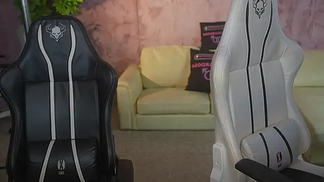 Snapshot of Zlata_Sky chatting on December 1, 2025, 7:41 pm Zlata Sky online show from December 1, 2025, 7:41 pm