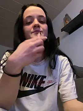 LeonieClaire online show from February 9, 2026, 9:30 pm