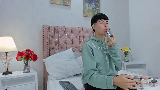 Snapshot of noah_lewiss chatting on February 20, 2026, 10:38 am noah lewiss online show from February 20, 2026, 10:38 am