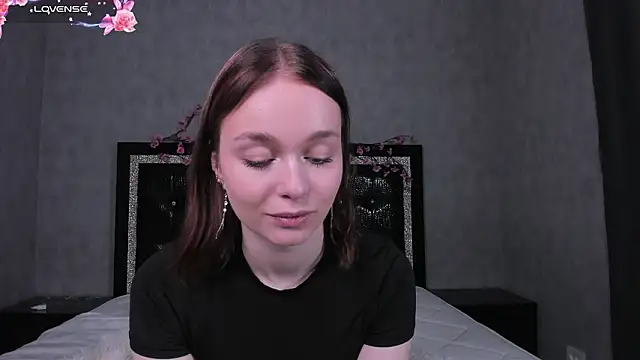Snapshot of LillianPerry chatting on March 12, 2026, 5:52 pm LillianPerry online show from March 12, 2026, 5:52 pm
