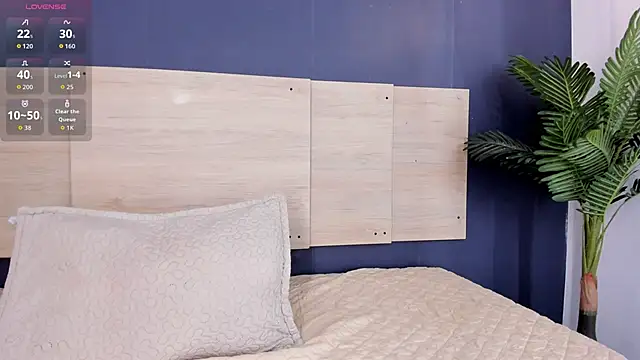 GrettaRouse online show from April 15, 2026, 2:51 am