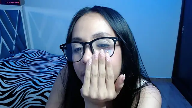 paula lopez   online show from April 17, 2026, 12:57 am