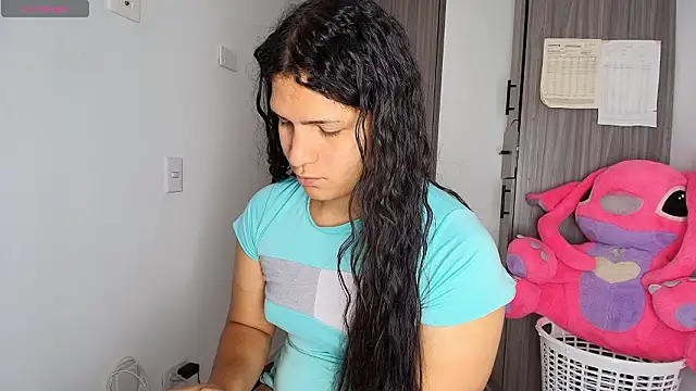 Snapshot of alys_love chatting on March 16, 2026, 4:33 pm alys love online show from March 16, 2026, 4:33 pm