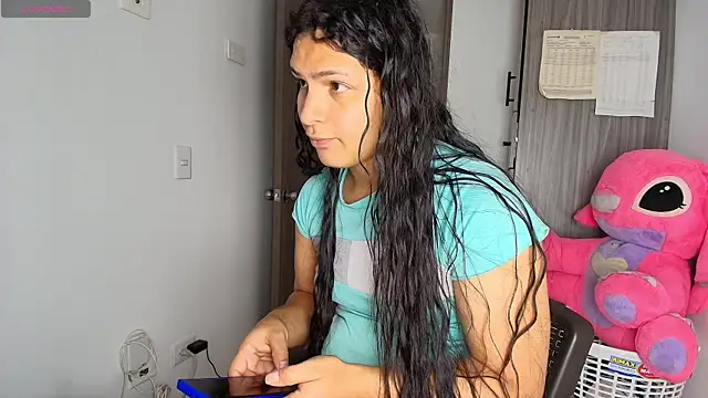 Snapshot of alys_love chatting on March 17, 2026, 4:10 pm alys love online show from March 17, 2026, 4:10 pm