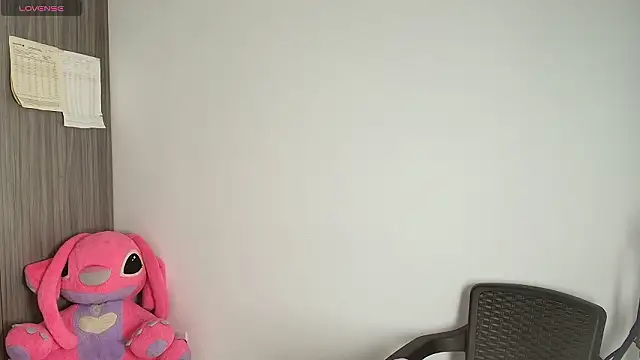 Snapshot of alys_love chatting on March 29, 2026, 4:29 pm alys love online show from March 29, 2026, 4:29 pm