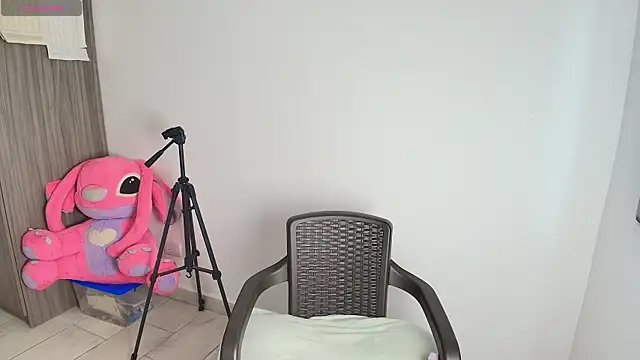 Snapshot of alys_love chatting on April 8, 2026, 3:12 pm alys love online show from April 8, 2026, 3:12 pm