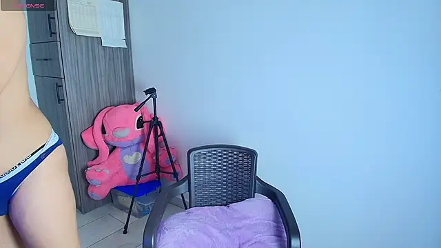 Snapshot of alys_love chatting on April 11, 2026, 2:10 pm alys love online show from April 11, 2026, 2:10 pm