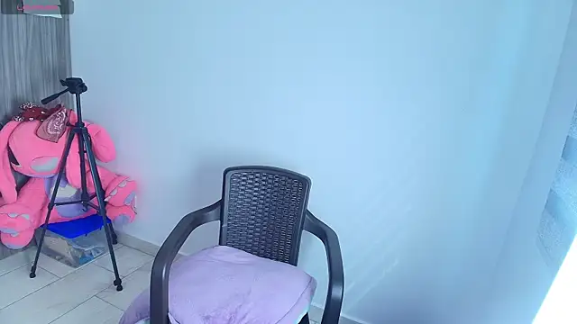 Snapshot of alys_love chatting on April 15, 2026, 7:58 pm alys love online show from April 15, 2026, 7:58 pm