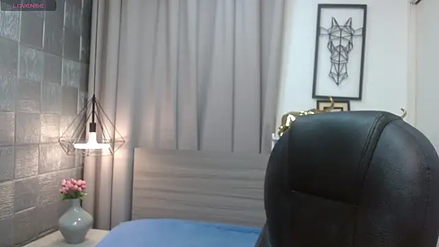 JDWhite18 online show from April 15, 2026, 3:24 am