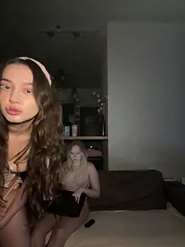 Snapshot of RollDollsi chatting on February 19, 2026, 6:09 am RollDollsi online show from February 19, 2026, 6:09 am