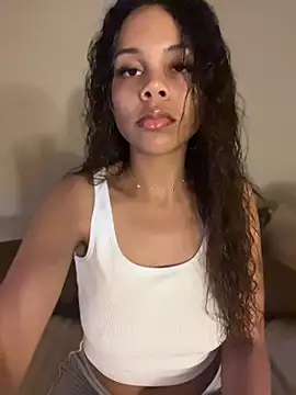 Snapshot of Petite_Baddie chatting on June 25, 2026, 3:06 am Petite Baddie online show from June 25, 2026, 3:06 am