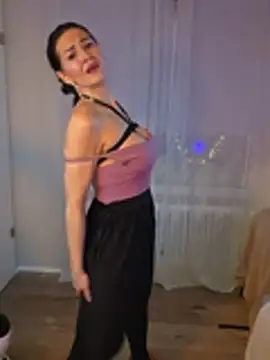 Bella Velour online show from March 2, 2026, 7:15 am