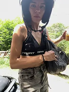 NaniBlossomX online show from February 19, 2026, 6:37 pm