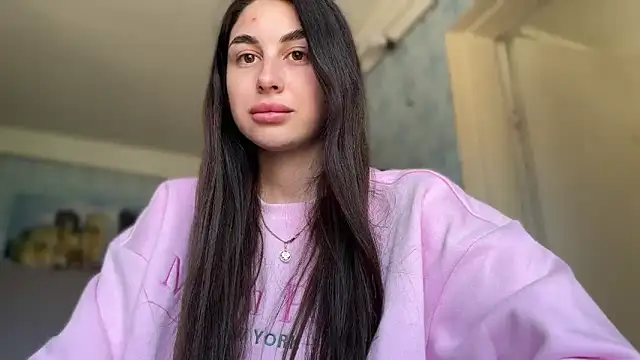 LiluMartiznir online show from April 15, 2026, 10:33 am