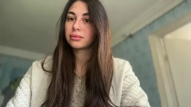 LiluMartiznir online show from May 4, 2026, 7:48 am