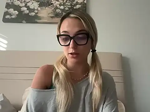 kelseyblu online show from April 17, 2026, 10:57 pm