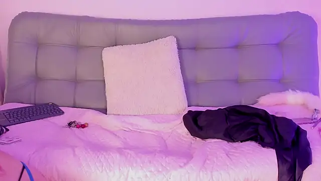 celeste sky0 online show from March 27, 2026, 4:29 am