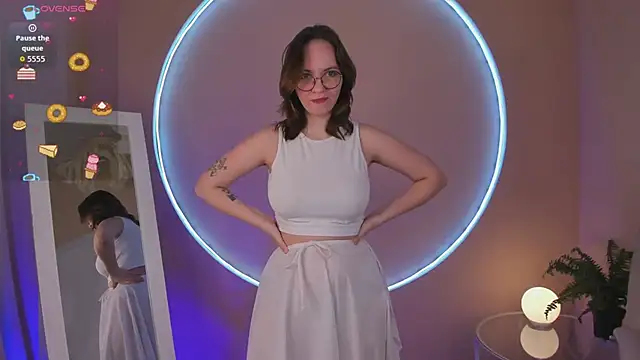 Crystal lovley online show from March 4, 2026, 9:43 pm