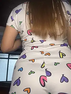 lilasun17 online show from April 18, 2026, 7:07 pm