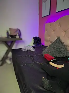 Snapshot of Karolaiin_LS chatting on February 11, 2026, 8:14 pm Karolaiin LS online show from February 11, 2026, 8:14 pm