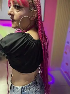 Snapshot of Karolaiin_LS chatting on February 15, 2026, 7:43 pm Karolaiin LS online show from February 15, 2026, 7:43 pm