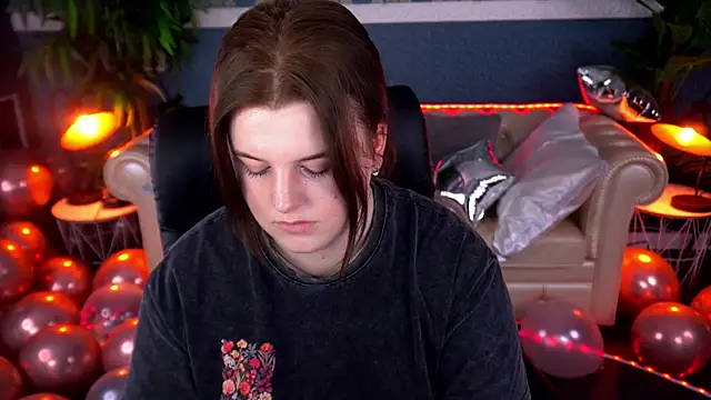 Snapshot of KristiFoxy chatting on February 3, 2026, 1:38 pm KristiFoxy online show from February 3, 2026, 1:38 pm