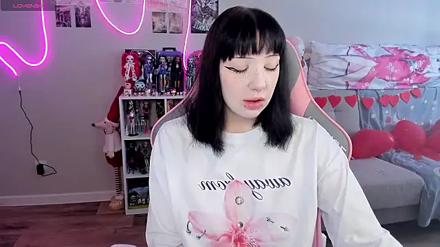 Snapshot of MollysLand chatting on February 16, 2026, 8:21 am MollysLand online show from February 16, 2026, 8:21 am