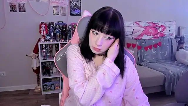 Snapshot of MollysLand chatting on February 24, 2026, 7:39 am MollysLand online show from February 24, 2026, 7:39 am