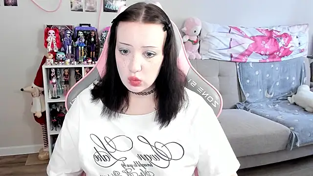 MollysLand online show from April 2, 2026, 9:40 am