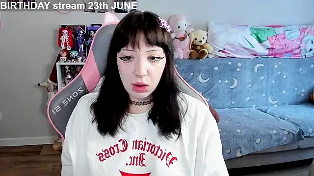 MollysLand online show from June 16, 2026, 9:01 am