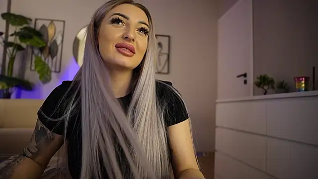 Snapshot of MissObsidian chatting on February 2, 2026, 9:02 pm MissObsidian online show from February 2, 2026, 9:02 pm