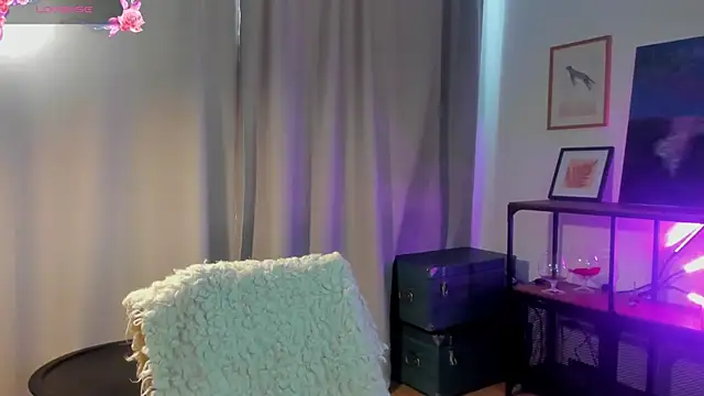 Snapshot of SimonaKaroly chatting on February 7, 2026, 8:29 am SimonaKaroly online show from February 7, 2026, 8:29 am