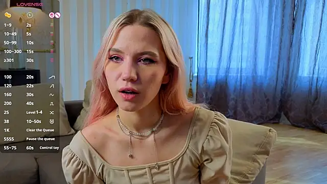 Snapshot of SimonaKaroly chatting on February 22, 2026, 9:52 am SimonaKaroly online show from February 22, 2026, 9:52 am