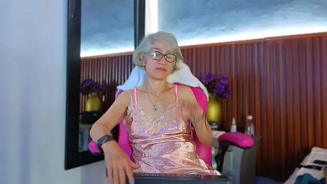 miss monserrate01 online show from March 4, 2026, 1:17 pm