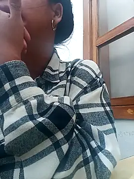 MeelFox online show from March 19, 2026, 12:42 pm