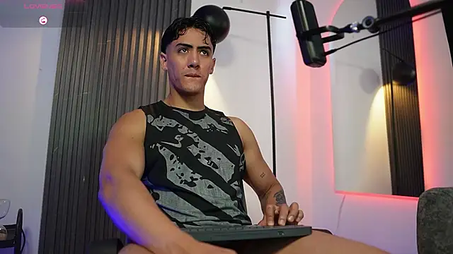 TaylerCross  online show from February 9, 2026, 6:01 pm