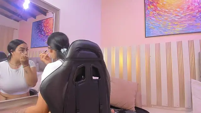 nina glow online show from March 14, 2026, 11:37 am