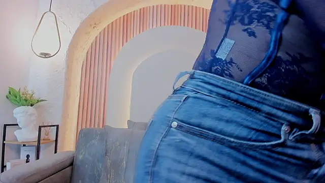 violet scott  online show from March 24, 2026, 10:31 am