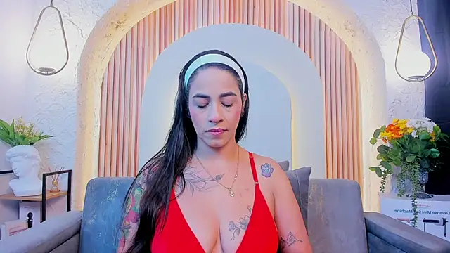 violet scott  online show from March 31, 2026, 10:15 am