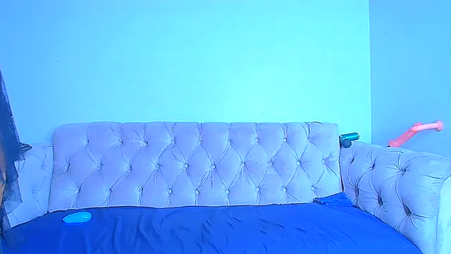 CreamyCurves online show from April 12, 2026, 7:57 am