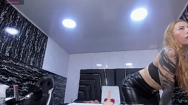 Snapshot of Ladyy_Scarlett chatting on July 2, 2026, 2:33 am Ladyy Scarlett online show from July 2, 2026, 2:33 am