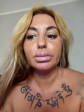 Snapshot of MiaMooly chatting on October 20, 2025, 4:51 pm MiaMooly online show from October 20, 2025, 4:51 pm