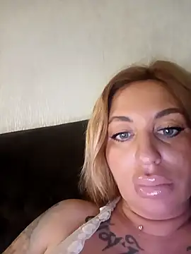 MiaMooly online show from April 5, 2026, 5:43 pm