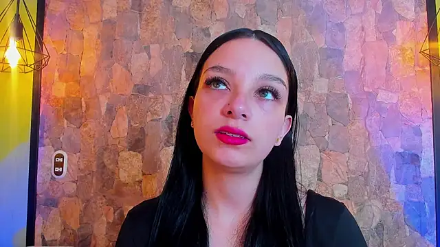 Elizabeth Ferrer online show from April 15, 2026, 12:23 pm