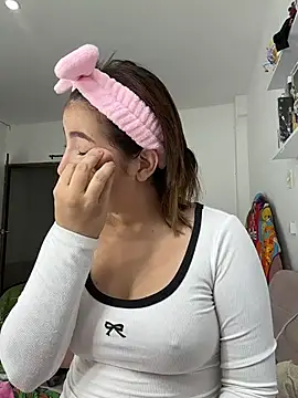 Snapshot of Arya___ chatting on March 3, 2026, 9:04 am Arya online show from March 3, 2026, 9:04 am