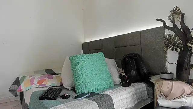 Zoel Amber20 online show from April 12, 2026, 10:04 pm